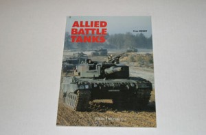 ALLIED BATTLE TANKS - Yves Debay